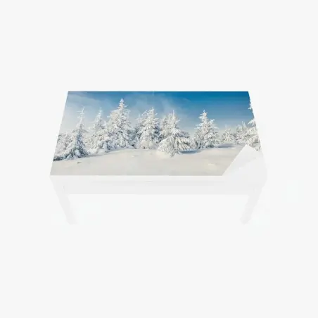 Sticker pour table et bureau panorama hivernal de sapins enneigés – Wallnifity®