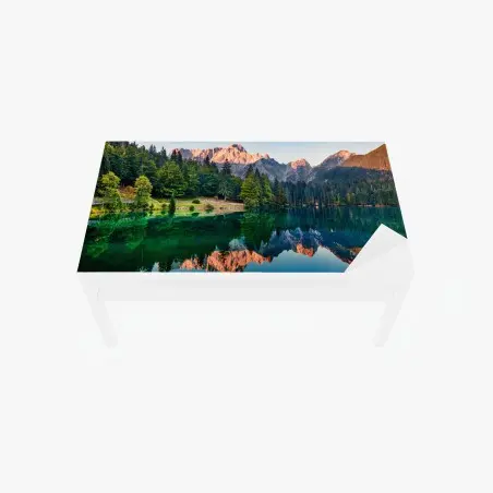 Sticker pour table et bureau reflets sereins du lac de Fusine au pied du Mangart – Wallnifity®