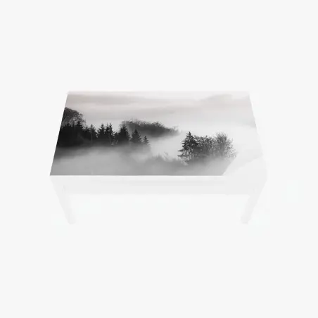 Sticker pour table et bureau forêt embrumée en noir et blanc – Wallnifity®