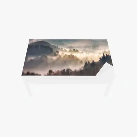 Sticker pour table et bureau brume matinale sur la forêt – Wallnifity®