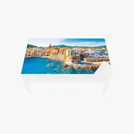 Sticker pour table et bureau vue côtière ensoleillée d'un village méditerranéen – Wallnifity®