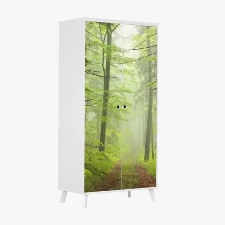 Sticker pour armoire sentier brumeux dans la forêt printanière – Wallnifity®