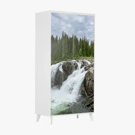 Sticker pour armoire cascade sauvage entre rochers et sapins – Wallnifity®
