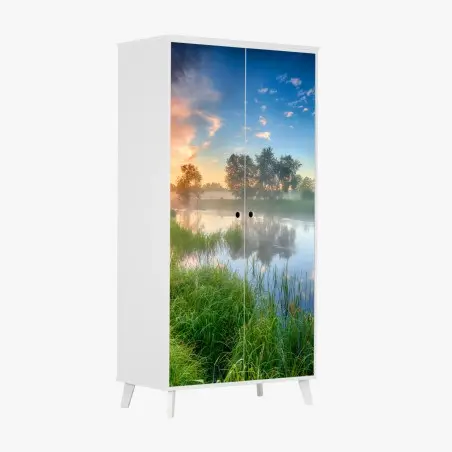Sticker pour armoire aube d'été sur les rives brumeuses – Wallnifity®