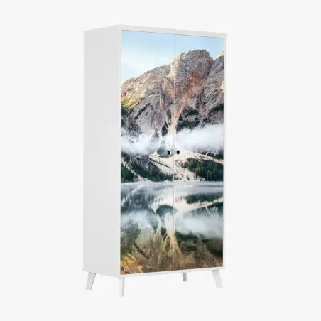 Sticker pour armoire reflets tranquilles sur un lac alpin – Wallnifity®
