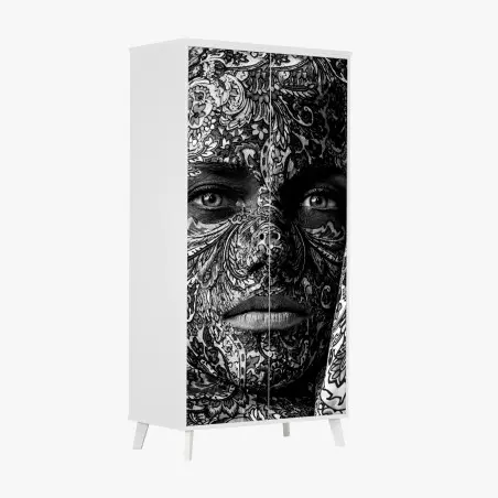Sticker pour armoire portrait ornemental en noir et blanc – Wallnifity®