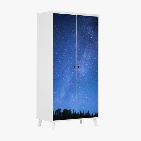 Sticker pour armoire la voie lactée au-dessus de la forêt – Wallnifity®