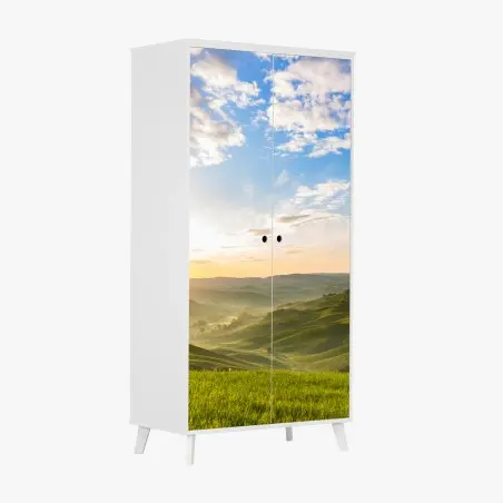 Sticker pour armoire aurore dorée sur collines verdoyantes – Wallnifity®