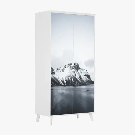 Sticker pour armoire paysage montagneux enneigé et littoral paisible – Wallnifity®