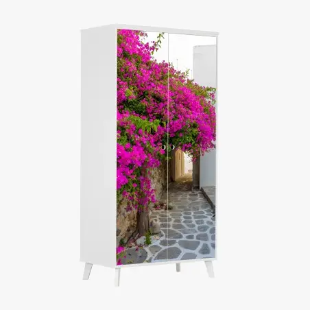 Sticker pour armoire ruelle cycladique fleurie à Naousa, Paros, Grèce – Wallnifity®