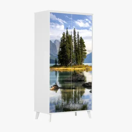 Sticker pour armoire île boisée sur lac alpin aux eaux turquoises – Wallnifity®