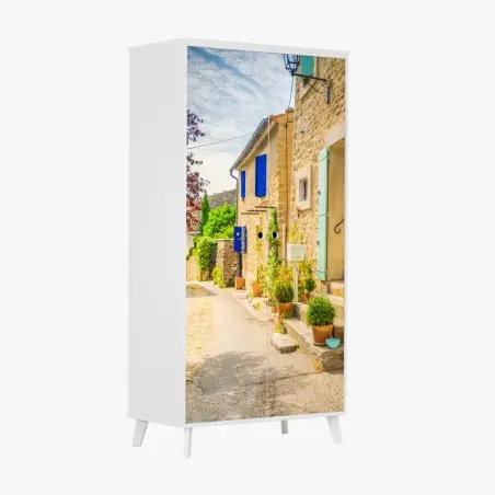 Sticker pour armoire rue provençale ensoleillée aux volets colorés – Wallnifity®