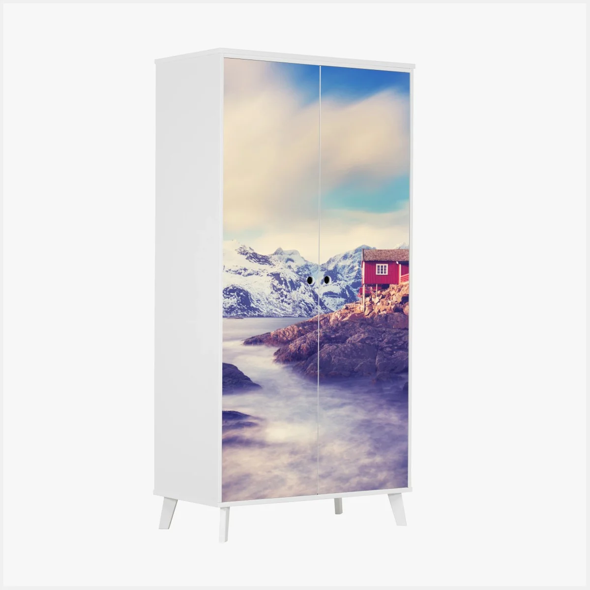 Sticker pour armoire maisons rouges au bord du fjord sous les montagnes enneigées – Wallnifity® Sticker pour armoire maisons rouges au bord du fjord sous les montagnes enneigées – Wallnifity®