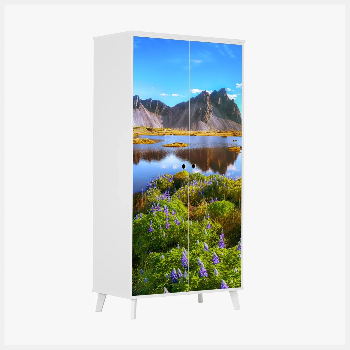 Sticker pour armoire prairie de lupins au bord de la lagune de Stokksnes, Vestrahorn – Wallnifity® Sticker pour armoire prairie de lupins au bord de la lagune de Stokksnes, Vestrahorn – Wallnifity®