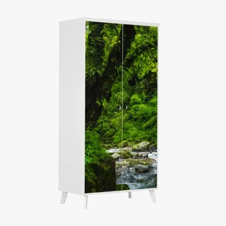 Sticker pour armoire cascade tranquille dans une forêt verdoyante – Wallnifity®