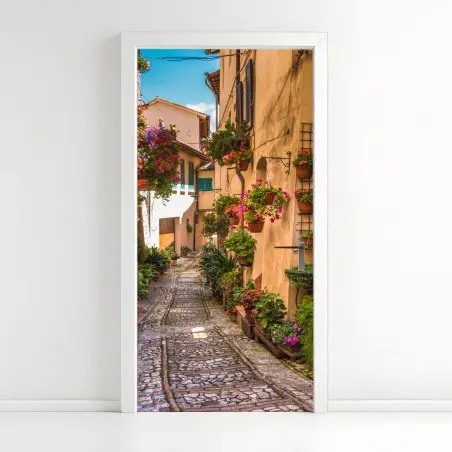 Sticker pour porte ruelle fleurie d'Ombrie au charme médiéval – Wallnifity®