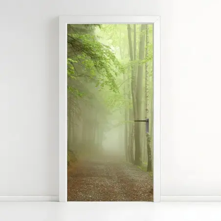 Sticker pour porte sentier brumeux dans la forêt – Wallnifity®