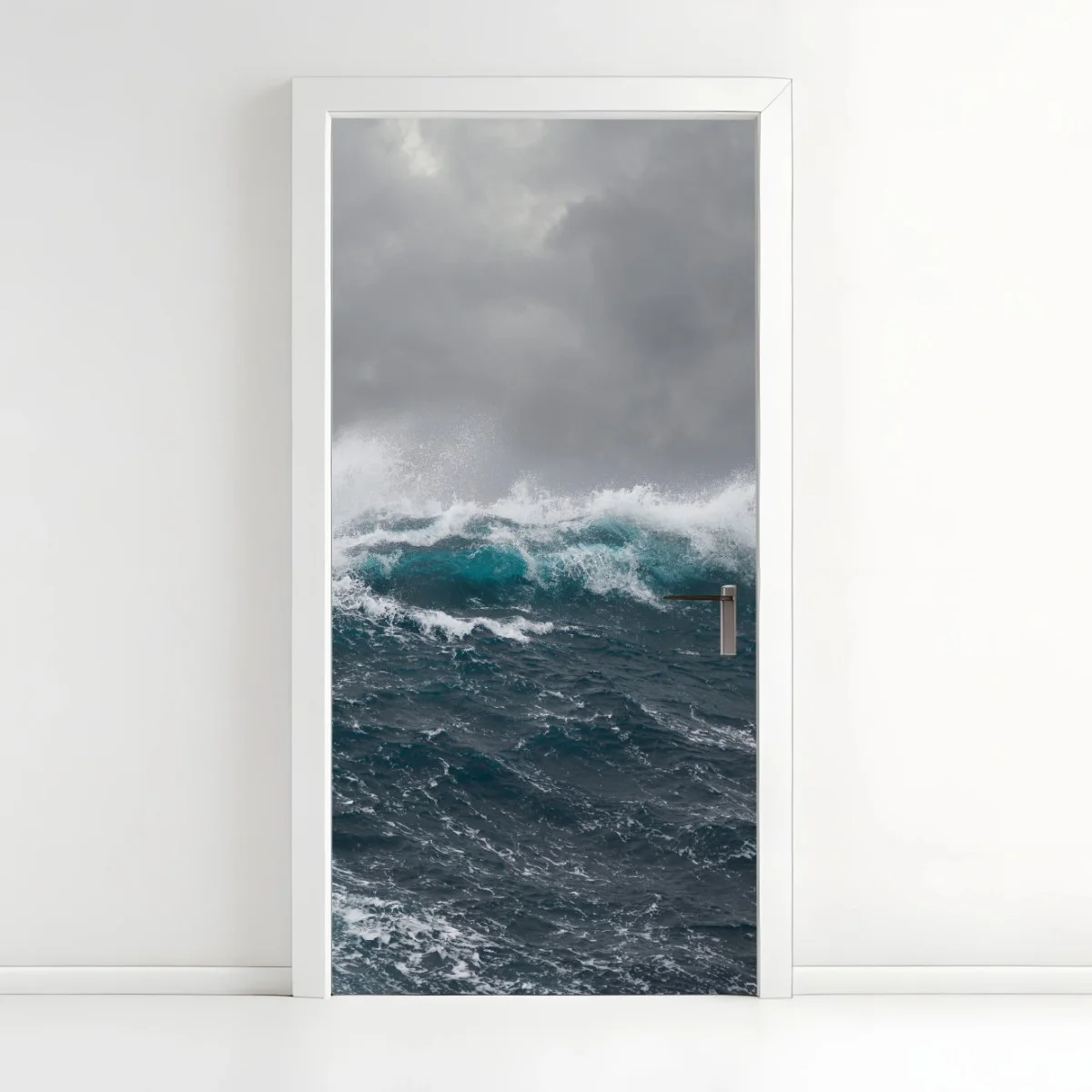 Sticker pour porte vagues déchaînées sous un ciel orageux – Wallnifity® Sticker pour porte vagues déchaînées sous un ciel orageux – Wallnifity®