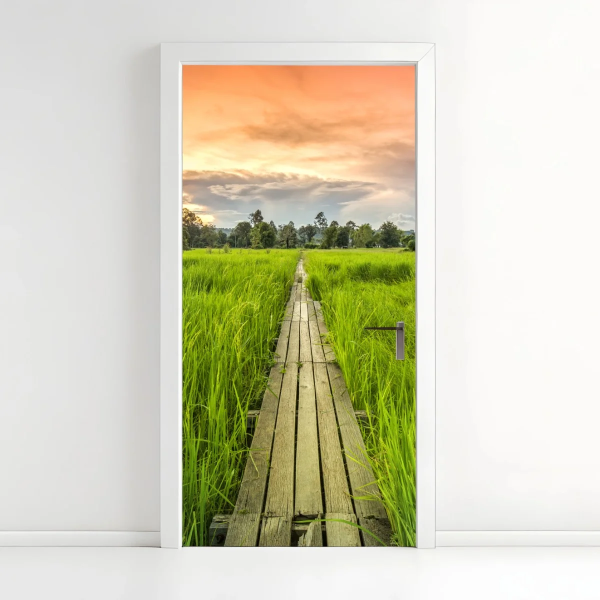 Sticker pour porte chemin en bois au milieu des rizières – Wallnifity® Sticker pour porte chemin en bois au milieu des rizières – Wallnifity®