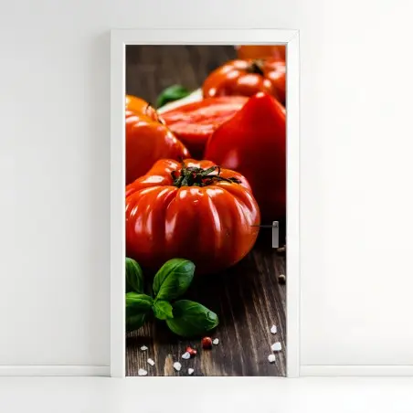 Sticker pour porte composition gourmande de tomates et basilic sur fond en bois – Wallnifity®