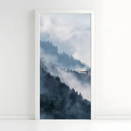Sticker pour porte brume mystérieuse sur les crêtes forestières – Wallnifity®