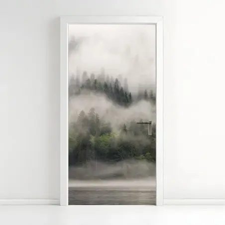 Sticker pour porte brume enveloppante dans la forêt de Colombie-Britannique – Wallnifity®