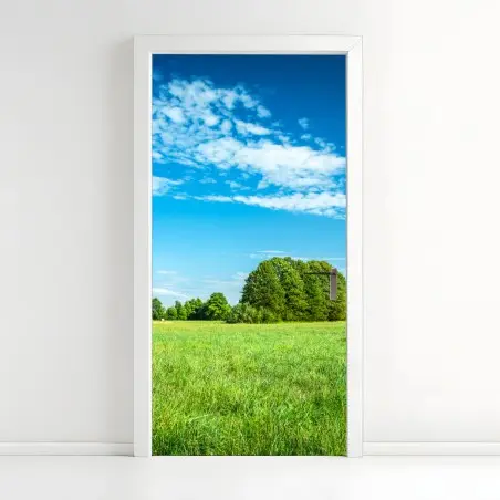 Sticker pour porte paysage de prairie sous ciel bleu – Wallnifity®