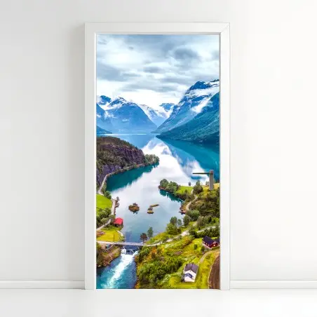 Sticker pour porte fjord norvégien au cœur des montagnes – Wallnifity®