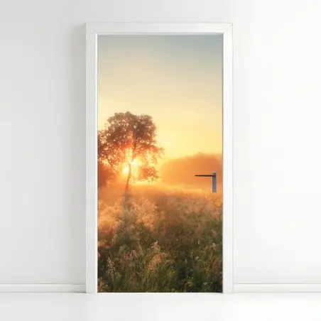 Sticker pour porte aube dorée sur la prairie – Wallnifity®