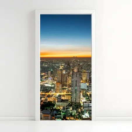 Sticker pour porte skyline nocturne de Bangkok sur le Chao Phraya – Wallnifity®