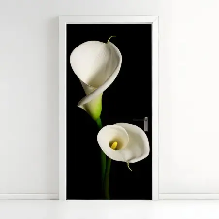 Sticker pour porte arums blancs élégants sur fond noir – Wallnifity®
