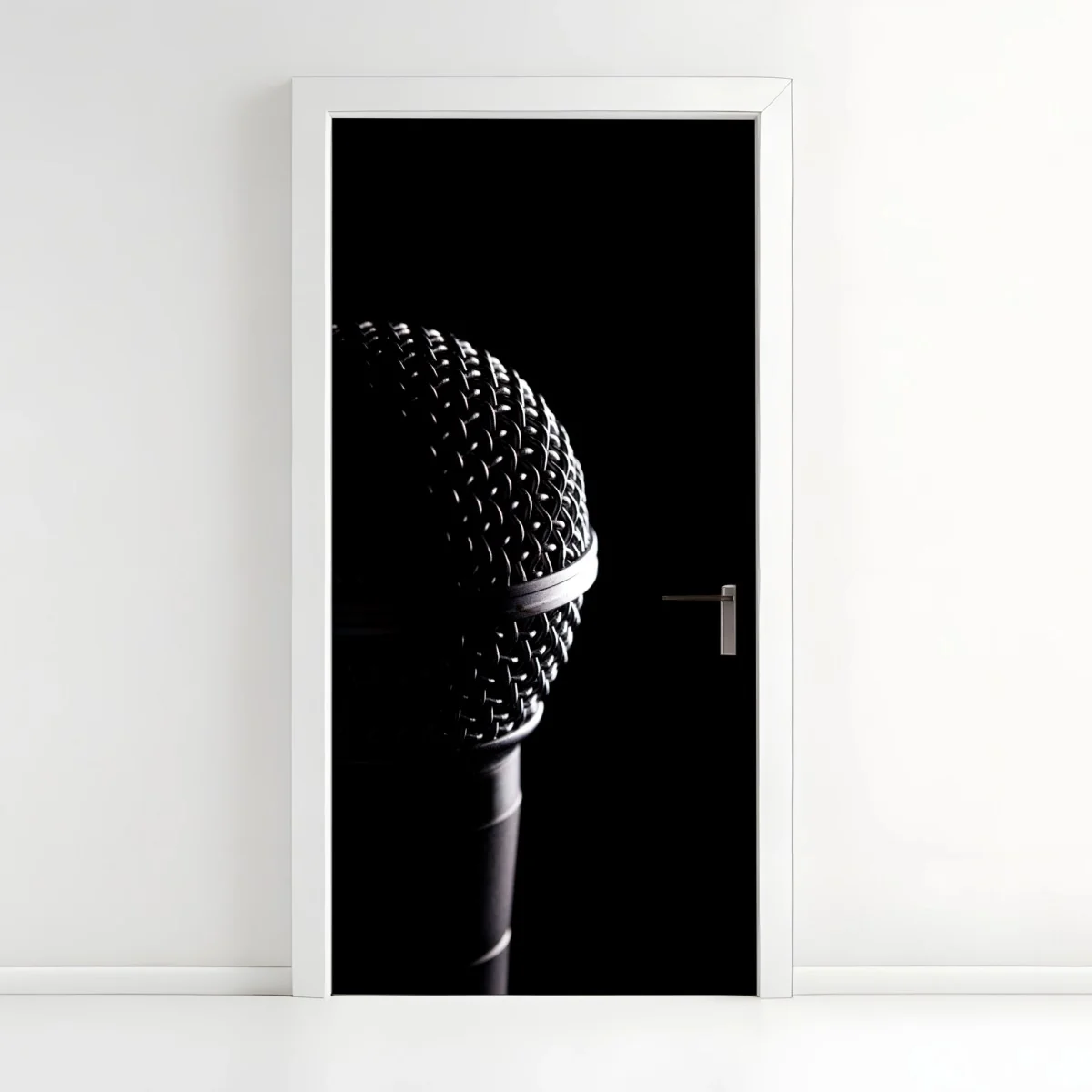 Sticker pour porte microphone en gros plan sur fond noir – Wallnifity® Sticker pour porte microphone en gros plan sur fond noir – Wallnifity®