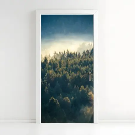 Sticker pour porte brume matinale sur la pinède montagneuse – Wallnifity®