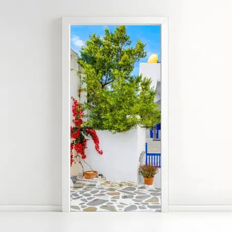 Sticker pour porte ruelle méditerranéenne aux couleurs vives – Wallnifity®