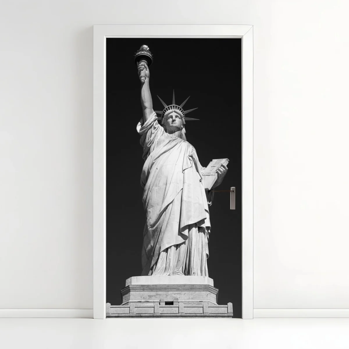 Sticker pour porte portrait architectural de la Statue de la Liberté en noir et blanc – Wallnifity® Sticker pour porte portrait architectural de la Statue de la Liberté en noir et blanc – Wallnifity®