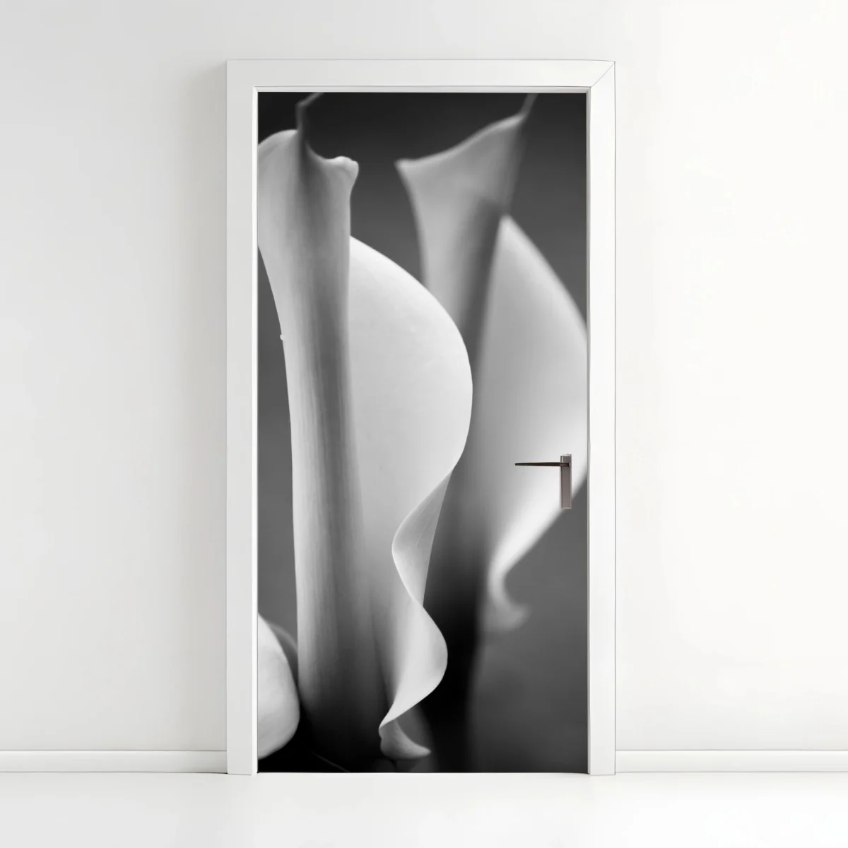 Sticker pour porte élégance en courbes arums en noir et blanc – Wallnifity® Sticker pour porte élégance en courbes arums en noir et blanc – Wallnifity®