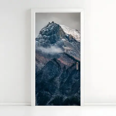 Sticker pour porte sommet alpin dans la brume – Wallnifity®
