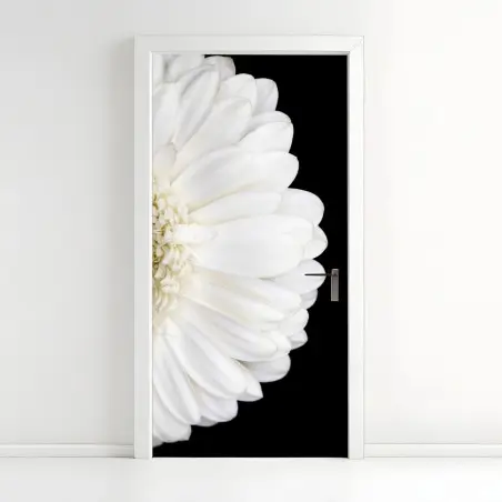 Sticker pour porte gerbera blanche en gros plan sur fond noir – Wallnifity®