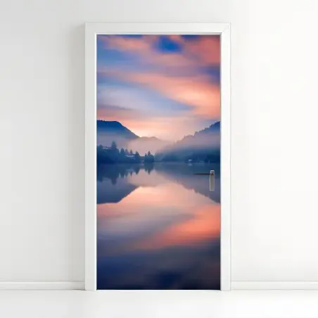 Sticker pour porte brume matinale au lac de montagne – Wallnifity®