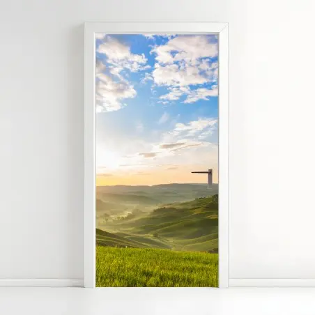 Sticker pour porte aurore dorée sur collines verdoyantes – Wallnifity®