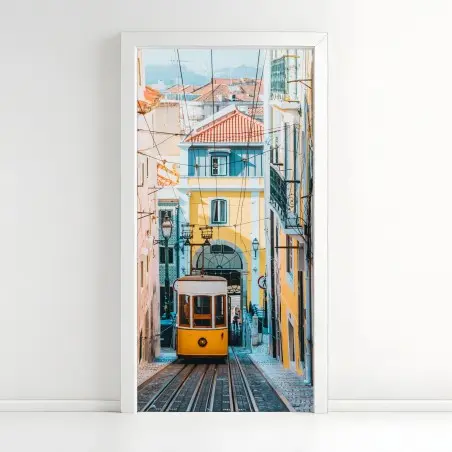 Sticker pour porte vue colorée de l'Elevador da Bica, Lisbonne – Wallnifity®
