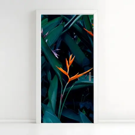 Sticker pour porte fleur tropicale orange sur feuillage luxuriant – Wallnifity®