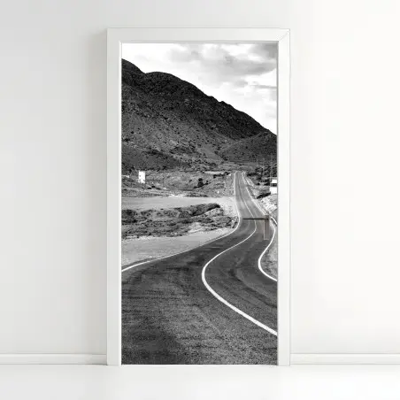Sticker pour porte route sinueuse vers les montagnes – Wallnifity®