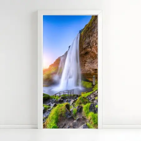 Sticker pour porte cascade majestueuse de Seljalandsfoss au coucher du soleil – Wallnifity®
