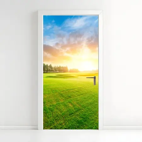 Sticker pour porte coucher de soleil doré sur le gazon et la forêt – Wallnifity®