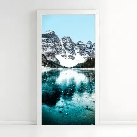 Sticker pour porte paysage montagneux hivernal au lac turquoise – Wallnifity®