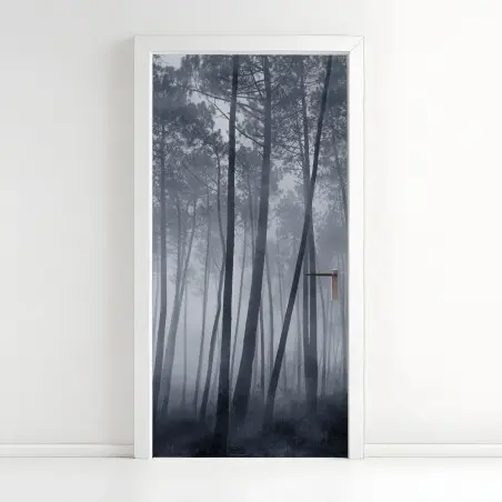 Sticker pour porte forêt de pins embrumée la nuit – Wallnifity®