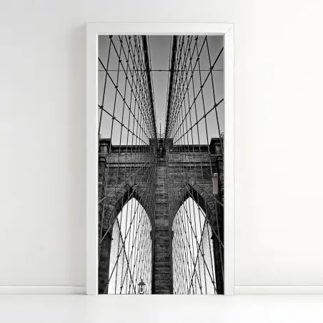 Sticker pour porte perspective du pont de Brooklyn en noir et blanc – Wallnifity®