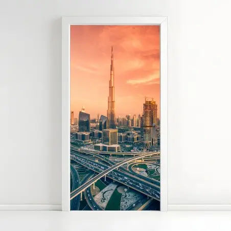 Sticker pour porte coucher de soleil sur Dubaï : panorama urbain spectaculaire – Wallnifity®