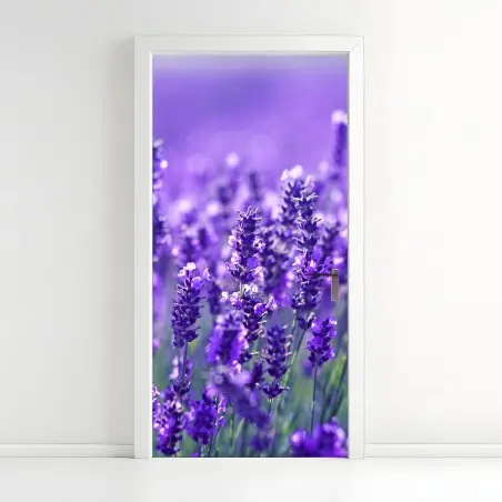 Sticker pour porte champ de lavande en gros plan, ambiance provençale – Wallnifity®